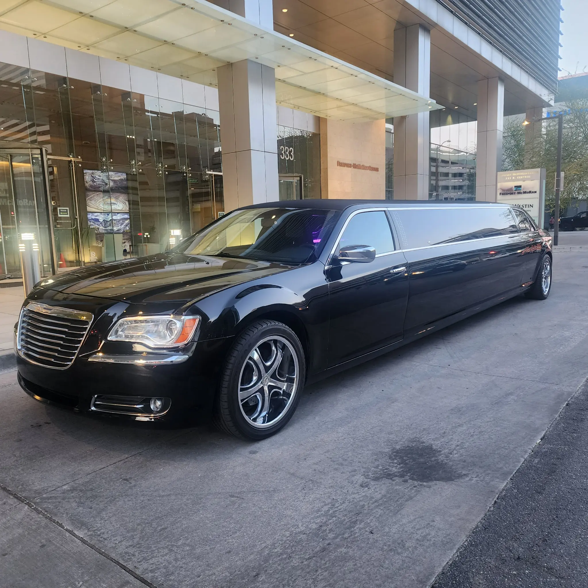 Limo Rental Phoenix AZ - Chrysler 300 Stretch Limousine