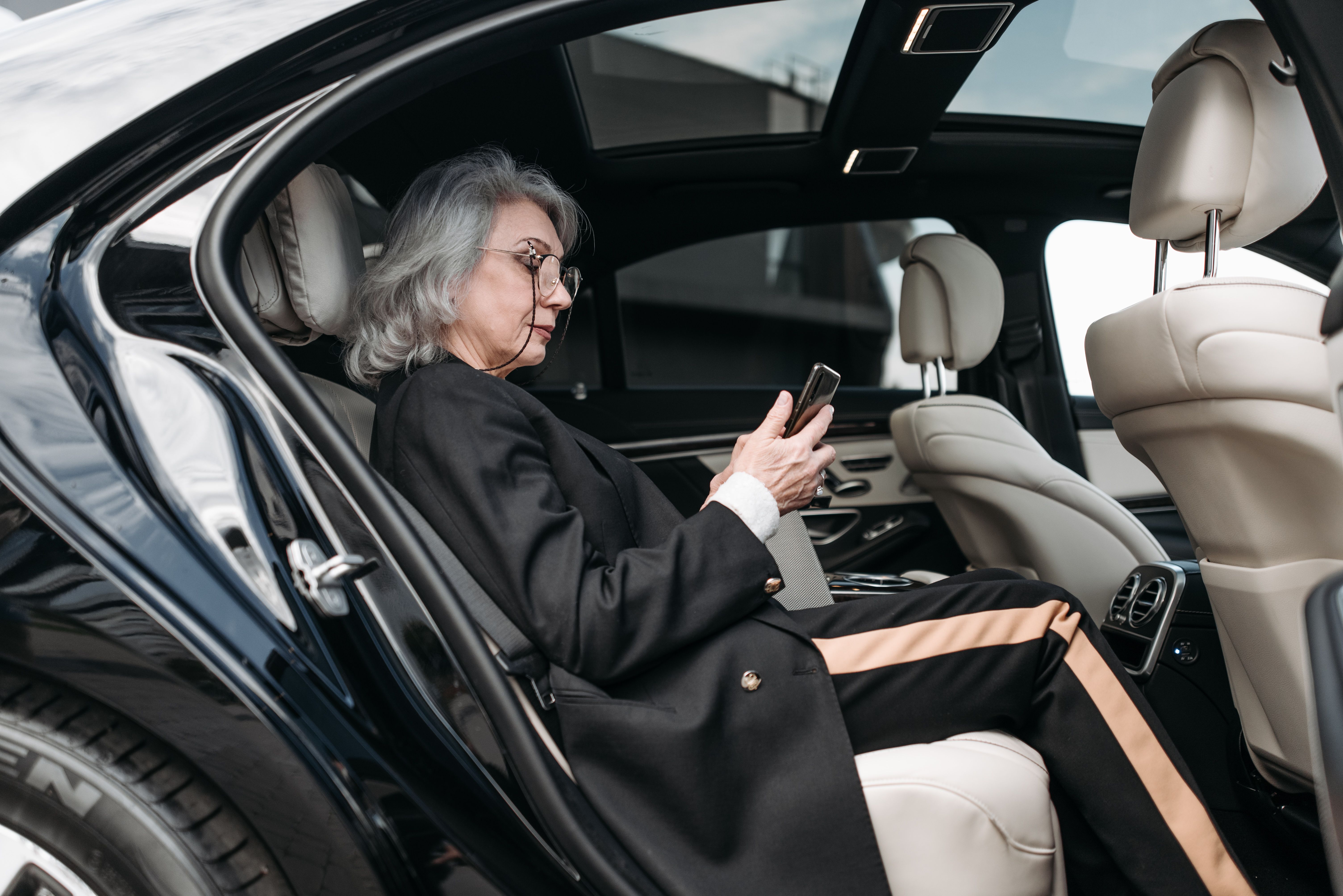 Executive & corporate transportation
