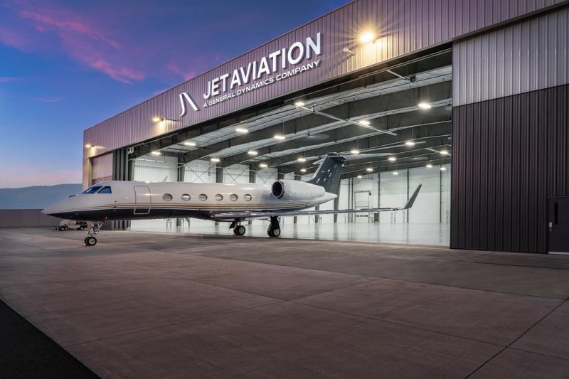 Jet Aviation chauffeur & car service at Scottsdale Airport (SDL)