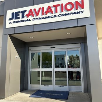 Jet Aviation chauffeur & car service at Scottsdale Airport (SDL)