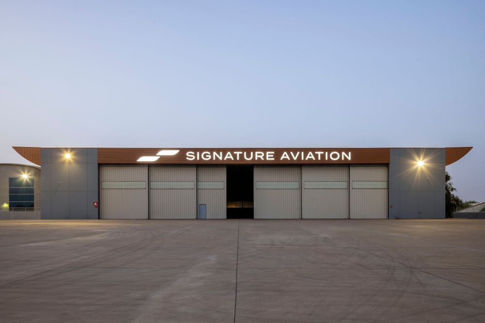Signature Aviation chauffeur & car service at Scottsdale Airport (SDL)